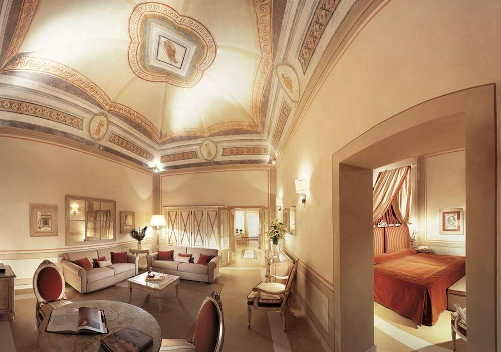 Bagni Di Pisa Palace & Thermal Spa - The Leading Hotels Of The World San Giuliano Terme Exterior foto A suite at the Hotel Excelsior
