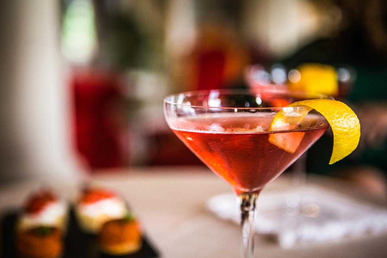 Bagni Di Pisa Palace & Thermal Spa - The Leading Hotels Of The World San Giuliano Terme Exterior foto A cosmopolitan garnished with a lemon twist